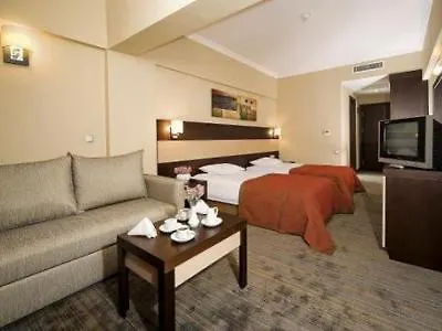 Mom Hotel Izmir 4*,