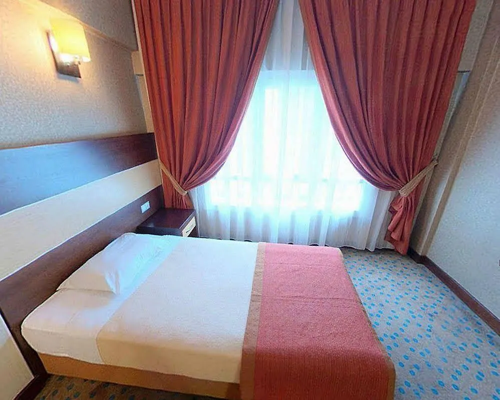 Mom Hotel İzmir
