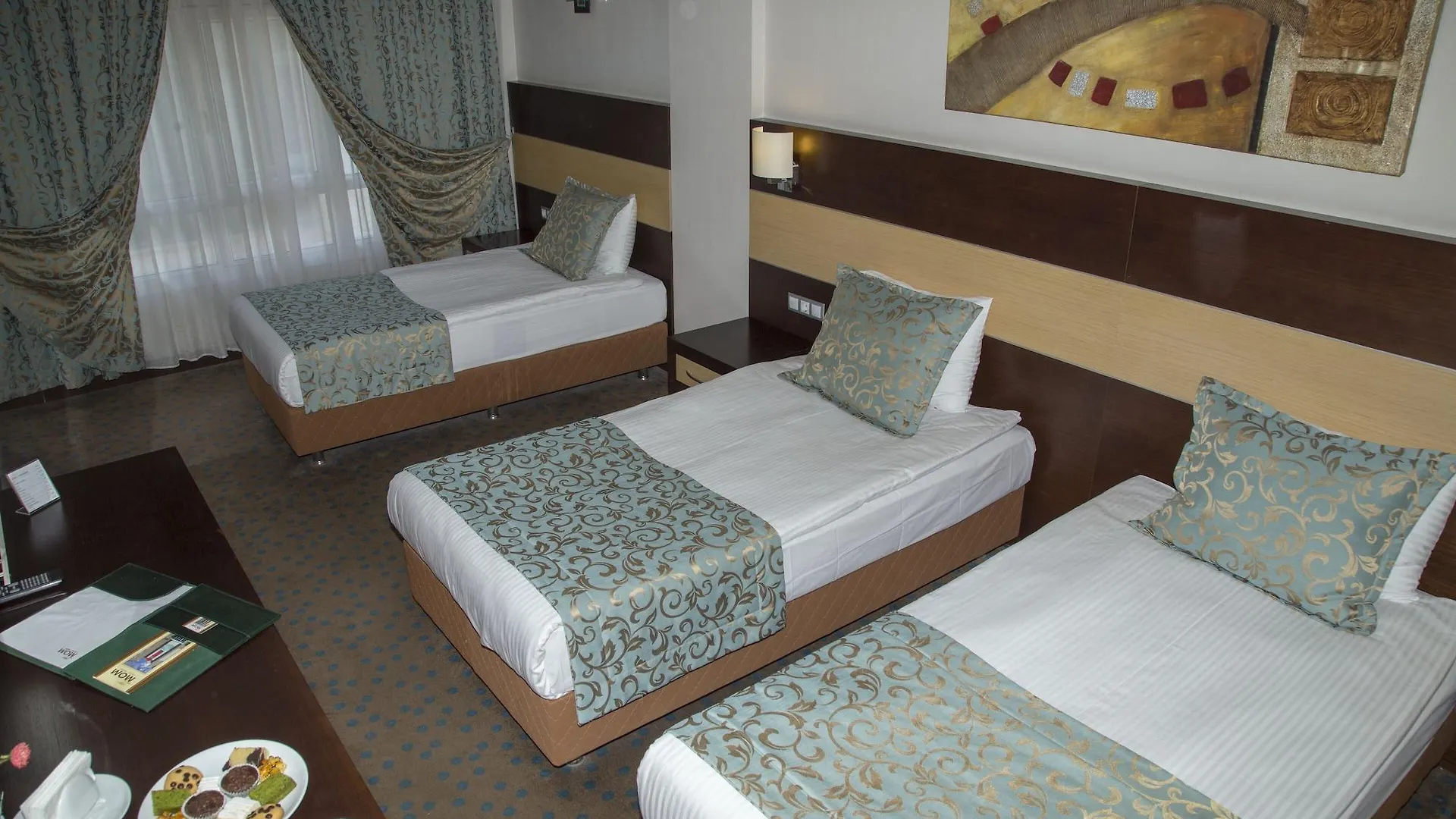 Mom Hotel Esmirna 4*,