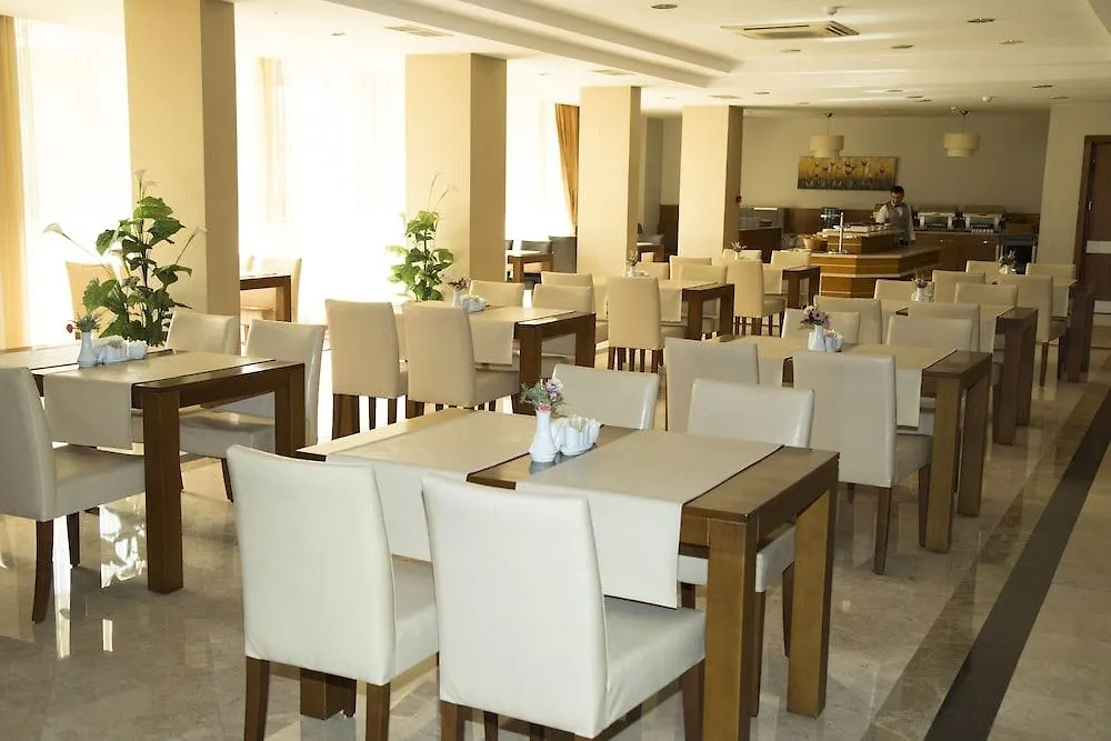 ****  Mom Hotel Esmirna Turquía