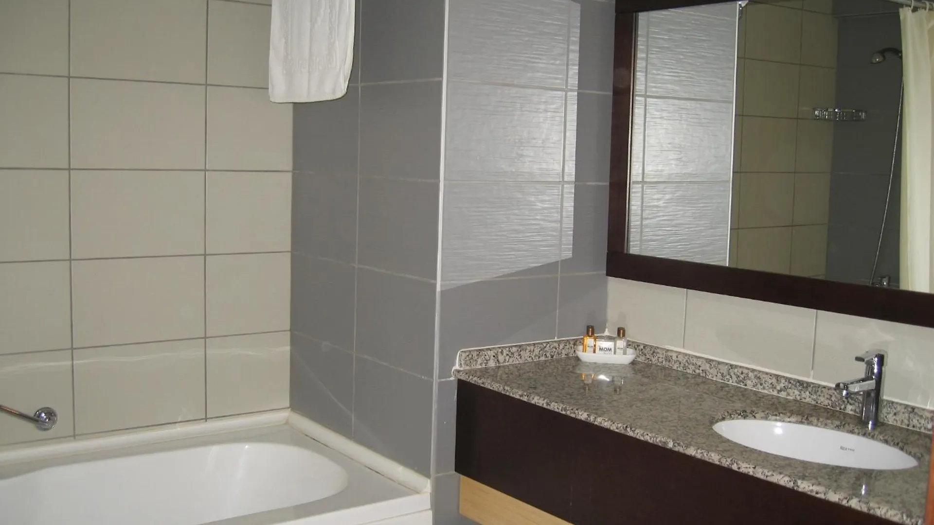 ****  Mom Hotel Esmirna Turquía