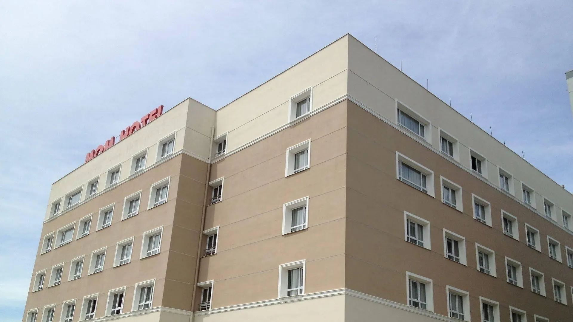 Mom Hotel Esmirna